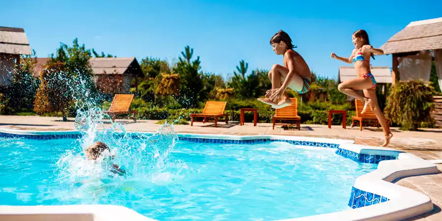  _710_https://toscano.es/wp-content/uploads/2022/06/deperadoras-piscinas-limpieza.webp