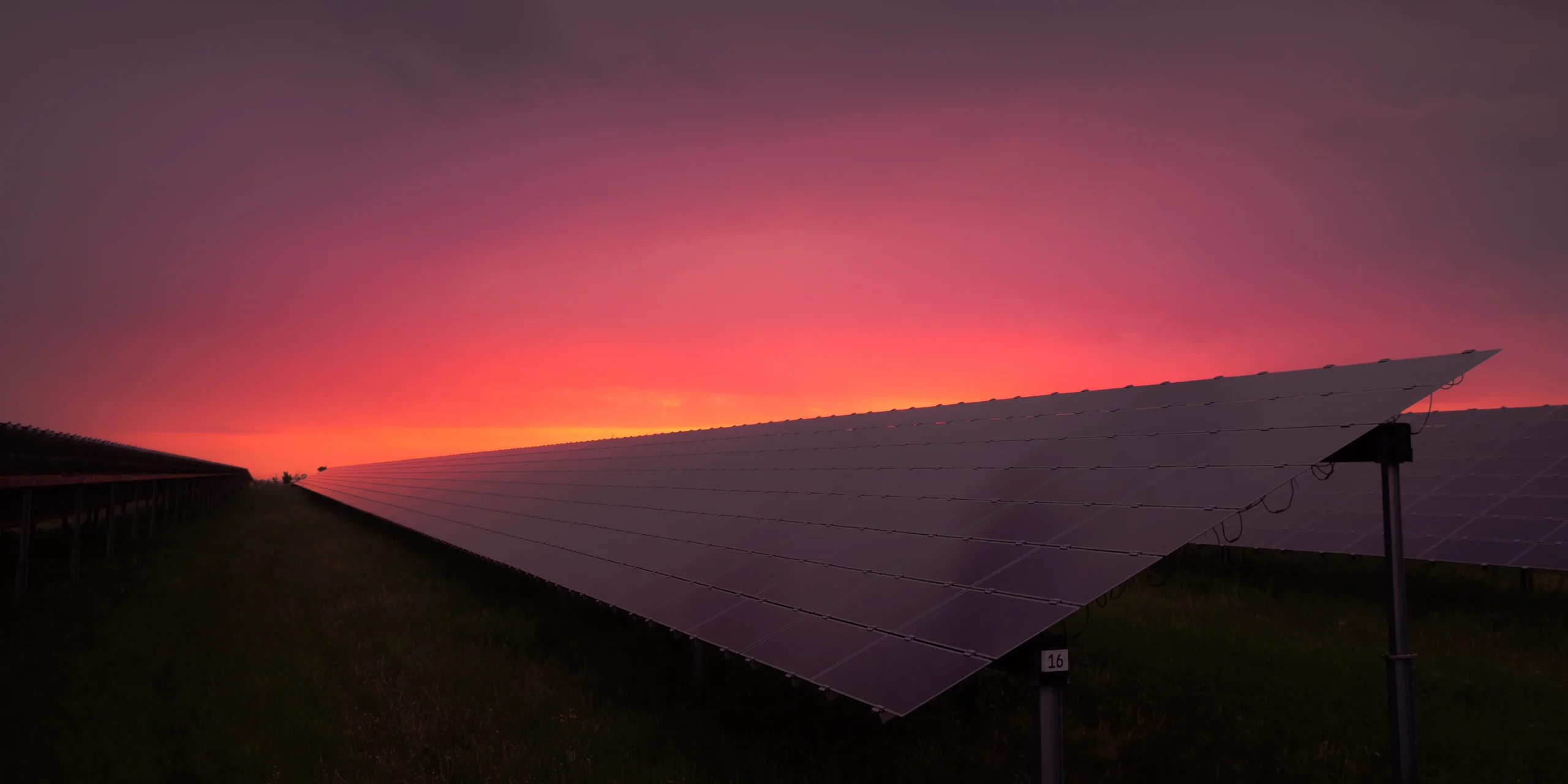  _292_https://toscano.es/wp-content/uploads/2023/10/Backup-para-paneles-solares-Garantizando-la-continuidad-energetica-scaled.webp